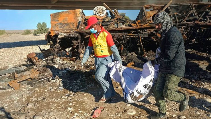 Yolcu otobüsü uçuruma yuvarlandı, 40 ölü