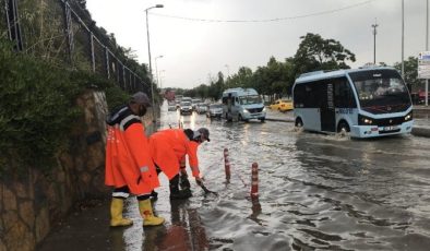 Üsküdar Sahaflar Çarşısı ve Harem Sahil Yolu’nu Su Bastı