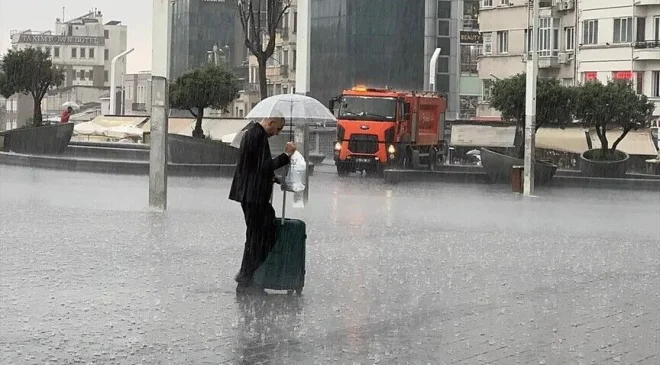 Birçok İlçede Su Baskınları Yaşandı