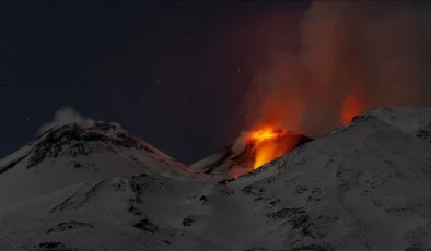 İtalya’da Etna Yanardağı Yeniden Harekete GeçtiUçuşlar Askıya Alındı