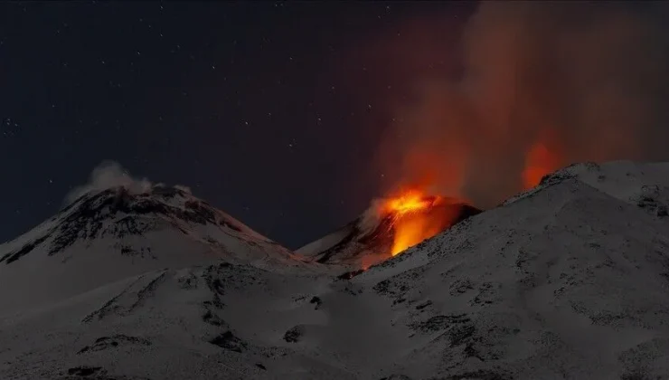 İtalya’da Etna Yanardağı Yeniden Harekete GeçtiUçuşlar Askıya Alındı