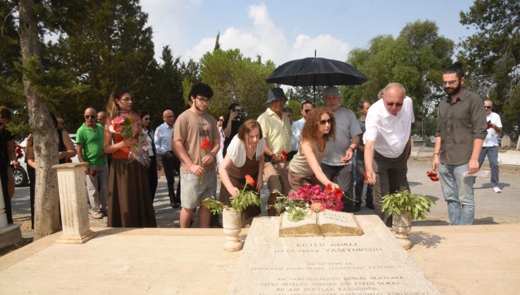 Gazeteci Kutlu Adalı, Katledilişinin 30. Yılında Kabri Başında Anıldı