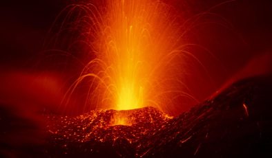 Etna Yanardağı’ndaki volkanik hareketlilik uçuşları durdurduKatanya Havalimanı kapatıldı