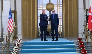 Cumhurbaşkanı Erdoğan, ABD Başkanı Trump’ı Külliye’de Resmi Törenle Karşıladı