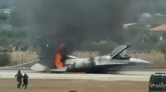 Yunanistan’da F-16 savaş uçağı yangın nedeniyle zorunlu iniş yaptı