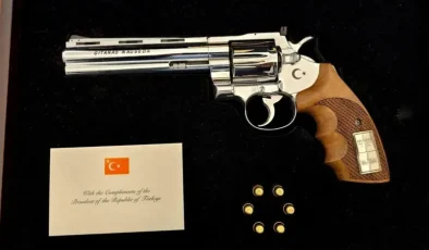 Erdoğan’ın NATO Zirvesi’nde hediye ettiği özel üretim tabancalar diplomatik prosedüre takıldı