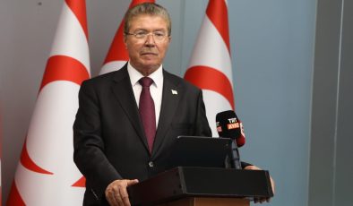 Başbakan Üstel’den Erhürman’a geçmiş olsun mesajı