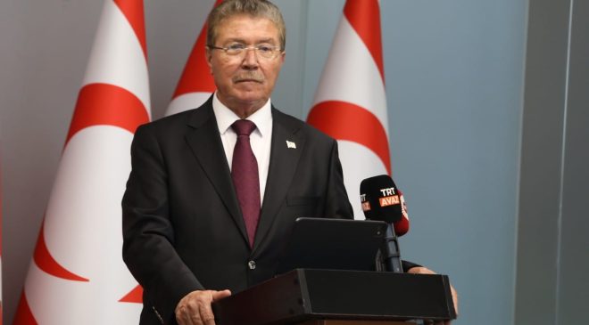 Başbakan Üstel’den Erhürman’a geçmiş olsun mesajı