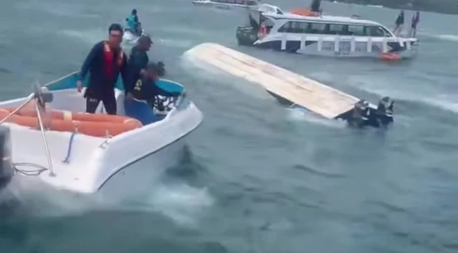 Vietnam’da turist teknesi alabora oldu15 kişi hayatını kaybetti