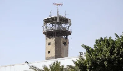 Husiler, Suudi Arabistan’ın Sana Havalimanı’nı Vurduğunu İddia Etti