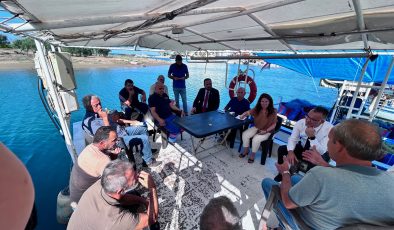Bakan Çavuş, Laguna Balıkçı Barınağı’nda balıkçılarla buluştu