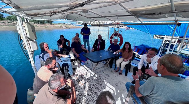 Bakan Çavuş, Laguna Balıkçı Barınağı’nda balıkçılarla buluştu
