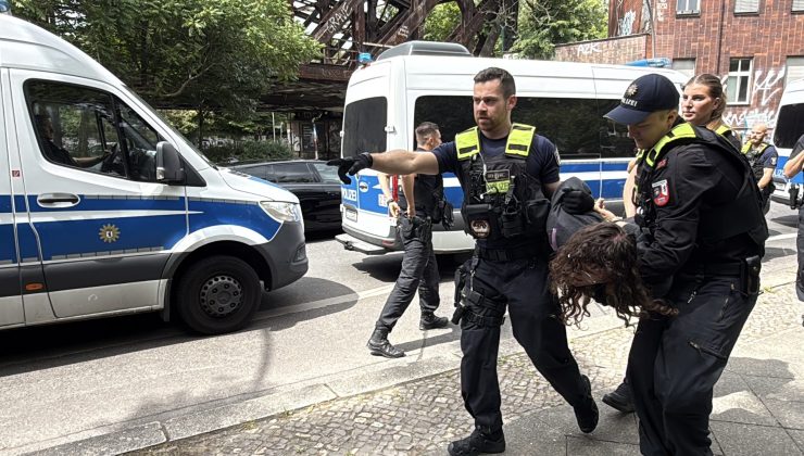 Berlin’de Rheinmetall protestosuna polis müdahalesi