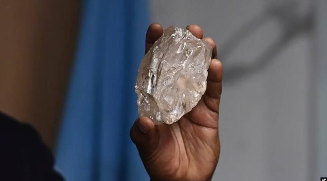 1305 karatlık taş gün yüzüne çıkarıldı