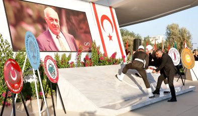 Kurucu Cumhurbaşkanı Rauf Raif Denktaş, Anıt Mezarı Başında Törenle Anıldı