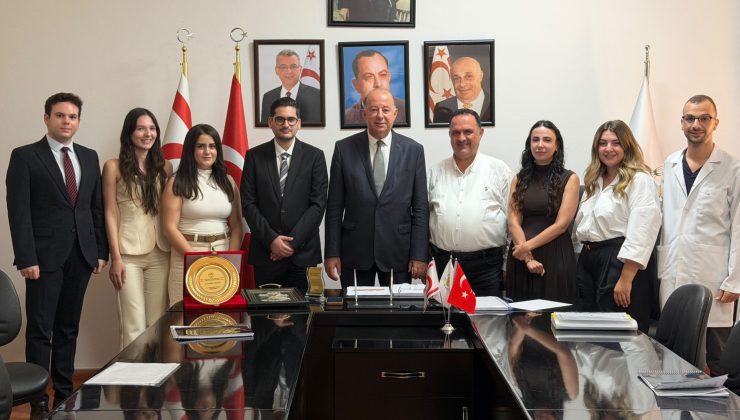 Genç hekimlerin haklı mücadelesinde yanlarındayız