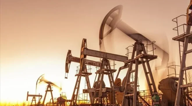 Brent Petrolün Varil Fiyatı 99,63 Dolara Geriledi