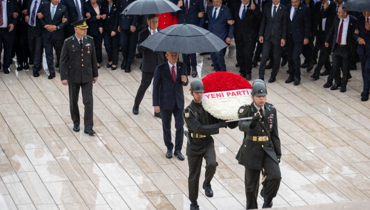 Özgür Özel ve Yeni Parti heyeti Anıtkabir’i ziyaret etti