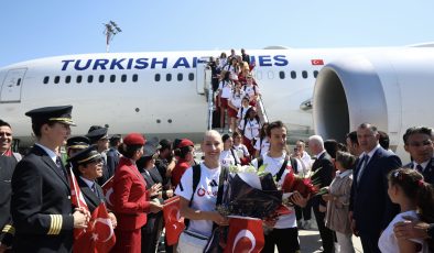 Milletler Ligi Şampiyonu “Filenin Sultanları” Yurda Döndü