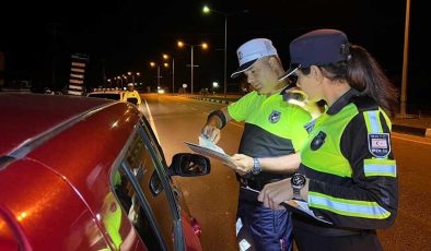 Ülke Genelindeki Trafik Denetimlerinde 27 Araç Trafikten Men Edildi, 5 Sürücü Tutuklandı