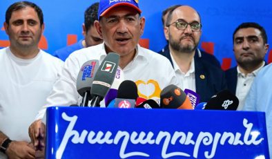 Ermenistan’da Hükümetin İstifasının Ardından Nikol Paşinyan Yeniden Başbakan Atandı