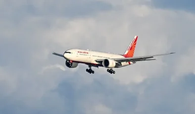 Air India Uçağı Türbülansa Girdi14 Kişi Yaralandı