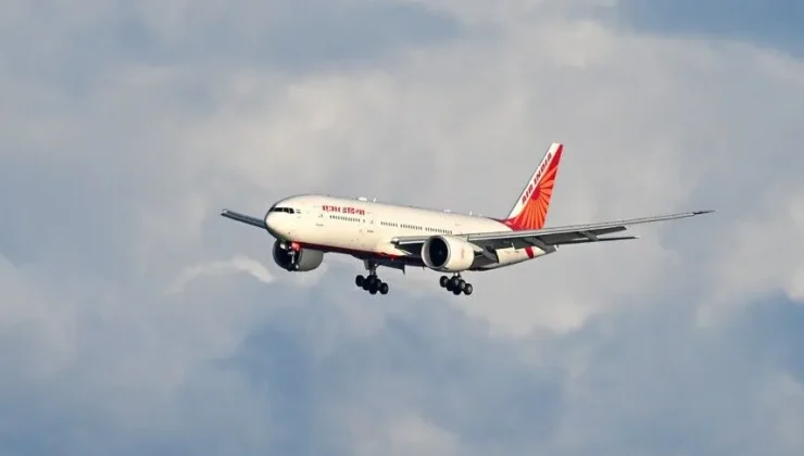 Air India Uçağı Türbülansa Girdi14 Kişi Yaralandı