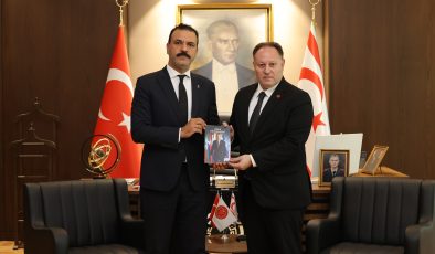 Meclis Başkanı Öztürkler, AK Parti KKTC Temsilcisi Kaya’yı Kabul Etti