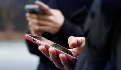 Fransa’da Anayasa Konseyi’nden 15 yaş altı sosyal medya yasağına iptal