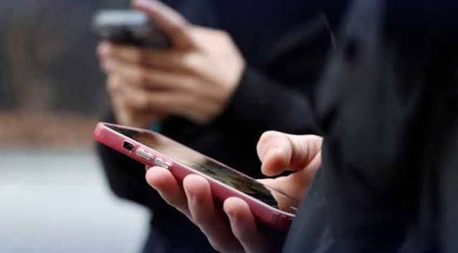 Fransa’da Anayasa Konseyi’nden 15 yaş altı sosyal medya yasağına iptal