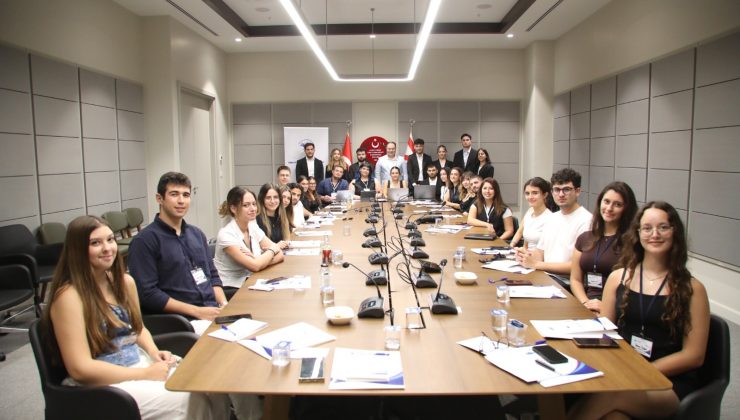 Üniversite Öğrencileri Kongresi Komiteleri Cumhuriyet Meclisi’nde Çalışmalarını Tamamladı