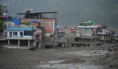 Nepal’deki selde hayatını kaybedenlerin sayısı 469’a çıktı