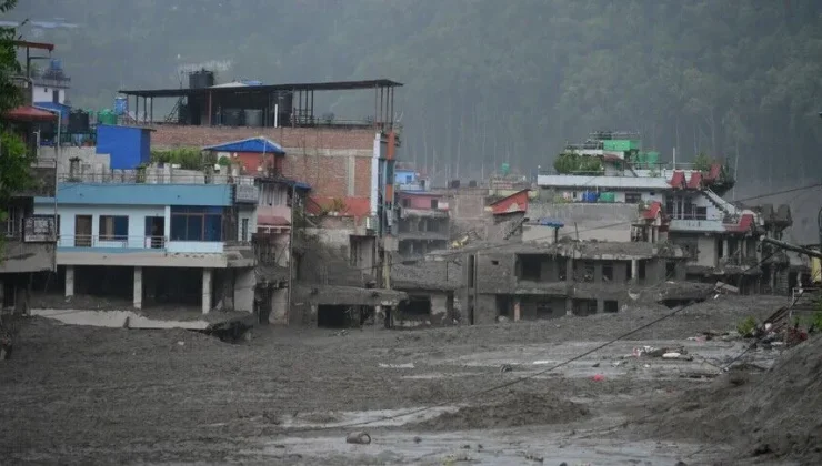 Nepal’deki selde hayatını kaybedenlerin sayısı 469’a çıktı