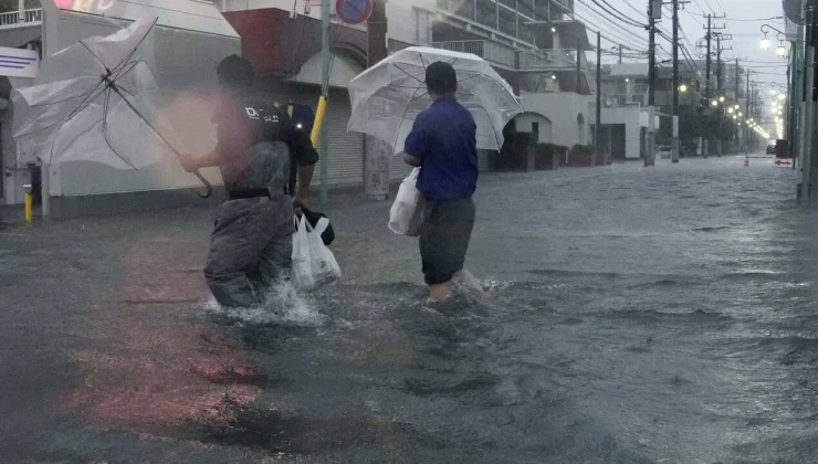 Japonya’yı vuran Dujuan Tayfunu nedeniyle 2 kişi yaşamını yitirdi