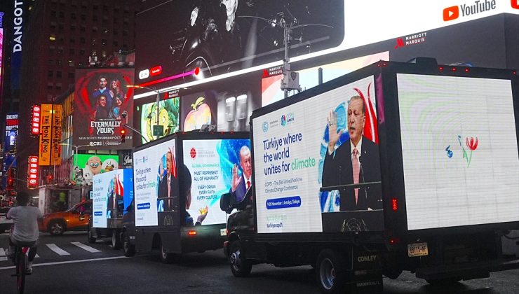 Erdoğan’ın barış ve adalet mesajları Times Meydanı’ndaki ekranlarda yayınlandı