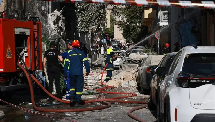 Atina’da dün yıkılan binanın enkazında 1 kişinin cesedi bulundu