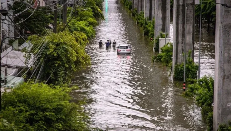 Tayland’ın başkenti Bangkok’ta sel felaketiBinlerce kişi tahliye edildi