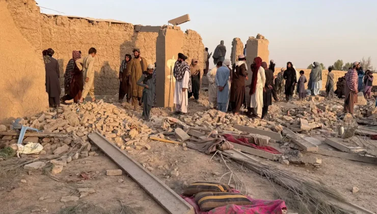 Pakistan’dan Afganistan’a hava saldırısıKarşılıklı can kaybı açıklamaları