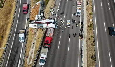MANİSA’DA FACİAÇEKİCİNİN TUR OTOBÜSÜNE ÇARPTIĞI KAZADA 11 KİŞİ HAYATINI KAYBETTİ, 27 KİŞİ YARALANDI