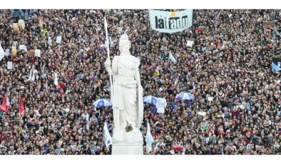 Arjantin’de binlerce kişi hükümetin eğitimdeki bütçe kesintisini protesto etti
